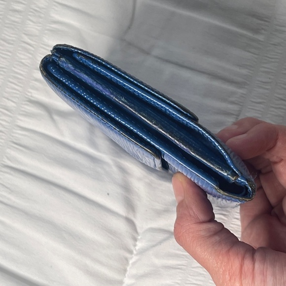 VINTAGE Authentic Epi Blue Luis Vuitton Wallet - Picture 4 of 14